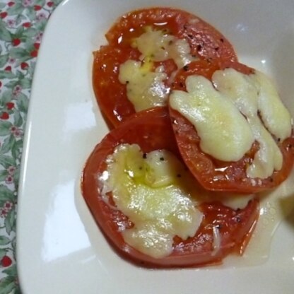 自宅で採れたトマトを使って焼いてみました♪とろうまで美味しかったです。どうもご馳走さまでした^^